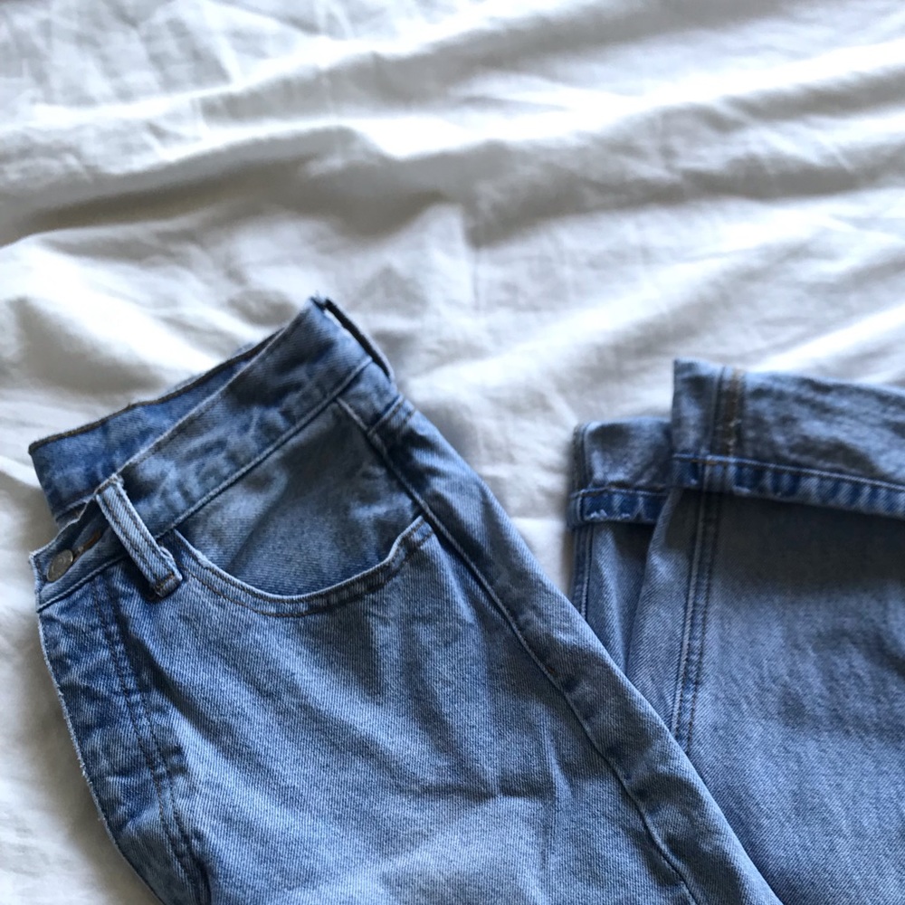 Brandy Melville- High Waisted Jeans